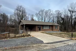 335 Eastview Pl NW, Lenoir, NC 28645 - Photo 1