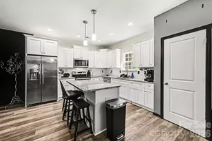 313 Bell St, Mount Holly, NC 28120 - Photo 2