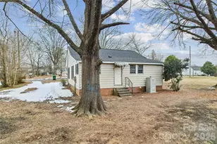 209 W Round St, Landis, NC 28088 - Photo 22