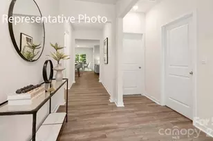 5026 Shallow Brk Dr, Charlotte, NC 28215 - Photo 2