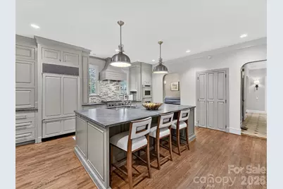 1126 Queens Road W, Charlotte, NC 28207 - Photo 12