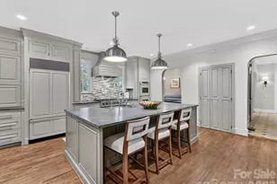 1126 Queens Rd W, Charlotte, NC 28207 - Photo 12