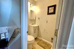 4721 Farm Pond Ln, Charlotte, NC 28212 - Photo 14