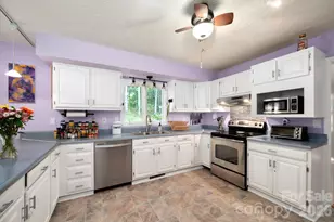 410 Rockwood Dr, Hendersonville, NC 28792 - Photo 12