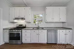 1638 Longfellow St, Charlotte, NC 28205 - Photo 10