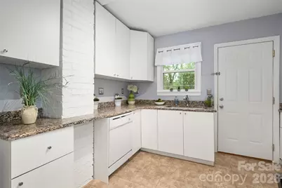 2516 Columbus Circle, Charlotte, NC 28208 - Photo 6
