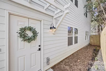 105 N Smallwood Place, Charlotte, NC 28216 - Photo 4