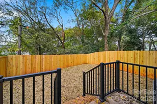 105 N Smallwood Pl, Charlotte, NC 28216 - Photo 28