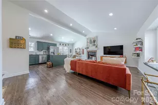 6332 Round Hill Rd, Charlotte, NC 28211 - Photo 2