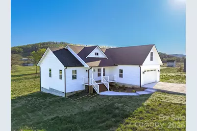 459 Waters Road, Hendersonville, NC 28792 - Photo 2