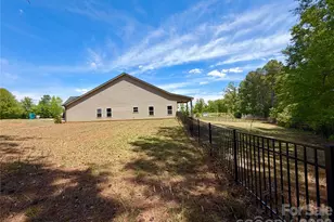 1473 Pleasant School Rd, Gaffney, SC 29341 - Photo 2