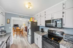 2600 Castlewood Dr, Gastonia, NC 28056 - Photo 8