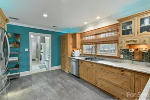 5401 Mountain Point Ln, Charlotte, NC 28216 - Photo 8