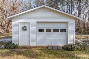 708 Noles Dr, Mount Holly, NC 28120 - Photo 30