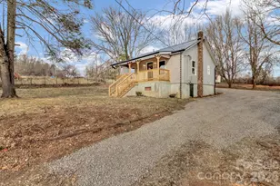 246 Marion St, Marion, NC 28752 - Photo 10