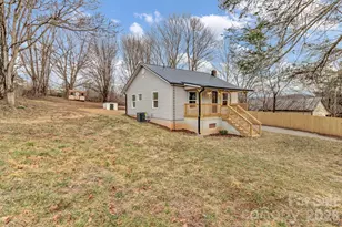 246 Marion St, Marion, NC 28752 - Photo 2