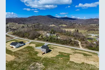 497 Waters Road, Hendersonville, NC 28792 - Photo 6