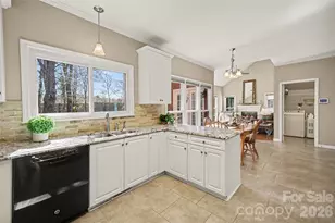 10825 Megwood Dr, Charlotte, NC 28277 - Photo 8