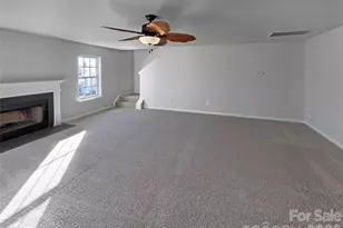 4022 Cindy Woods Ln, Charlotte, NC 28216 - Photo 4