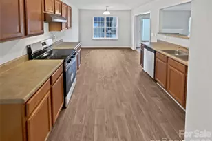 4022 Cindy Woods Ln, Charlotte, NC 28216 - Photo 8