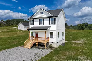696 Beehive Rd, Hendersonville, NC 28792 - Photo 1