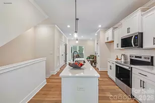 802 Hammers Ln, Charlotte, NC 28205 - Photo 10