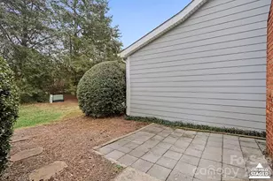 9241 N Vicksburg Park Ct, Charlotte, NC 28210 - Photo 22