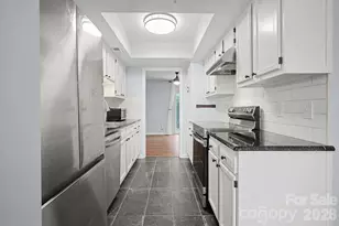 9241 N Vicksburg Park Ct, Charlotte, NC 28210 - Photo 4