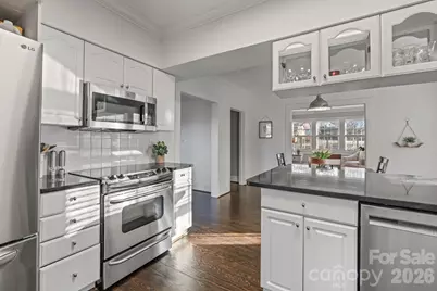 26 6th Avenue NW, Hickory, NC 28601 - Photo 12