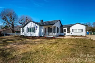 1429 17th Ave NE, Hickory, NC 28601 - Photo 1