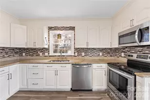 2240 Lawton Bluff Rd, Charlotte, NC 28226 - Photo 16