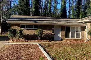 526 Blendwood Dr, Charlotte, NC 28215 - Photo 1