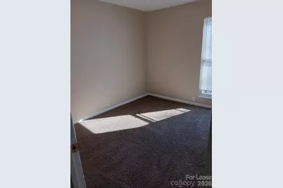 1050 21st Avenue NW #20, Hickory, NC 28601 - Photo 2