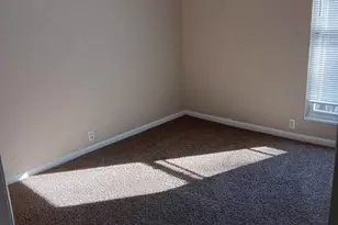 1050 21st Ave NW, Hickory, NC 28601 - Photo 2