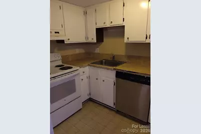 1050 21st Avenue NW #20, Hickory, NC 28601 - Photo 4