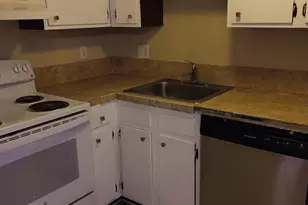 1050 21st Ave NW, Hickory, NC 28601 - Photo 4