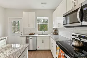 6400 Carver Blvd, Charlotte, NC 28269 - Photo 10