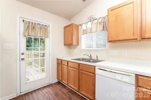 2836 Oasis Ln, Charlotte, NC 28214 - Photo 8