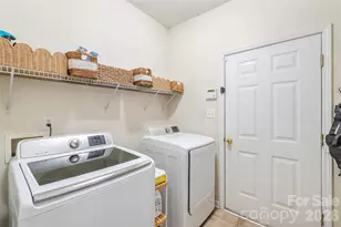 3943 Huntmeadow Dr, Charlotte, NC 28269 - Photo 34