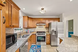 71 Captains Dr, Candler, NC 28715 - Photo 10