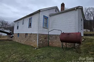 1084 Old Balsam Rd, Waynesville, NC 28786 - Photo 6