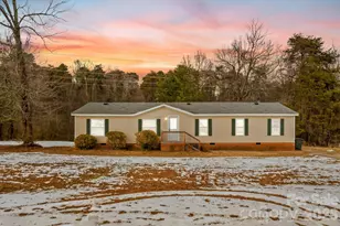 211 Forest Hollow Dr, Statesville, NC 28677 - Photo 2