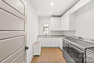 1919 Shoreham Dr, Charlotte, NC 28211 - Photo 32