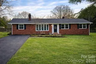 1130 27th Ave NE, Hickory, NC 28601 - Photo 1