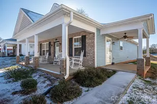 505 E Cloninger St, Dallas, NC 28034 - Photo 4