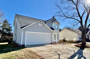 9428 White Cedar Ct, Charlotte, NC 28213 - Photo 2