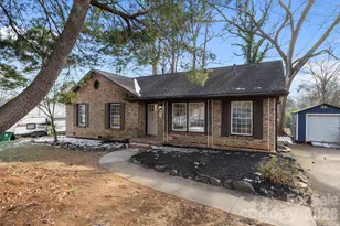 7101 Woodstock Dr, Charlotte, NC 28210 - Photo 2