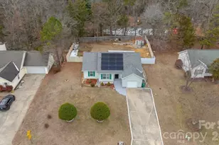 1914 Sloan Dr, Charlotte, NC 28208 - Photo 2