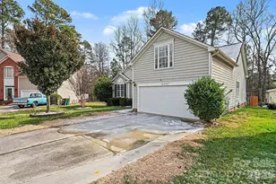 10026 Dauphine Dr, Charlotte, NC 28216 - Photo 2