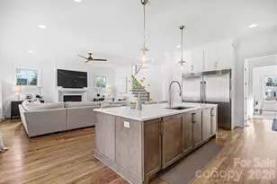 2852 Dorchester Pl, Charlotte, NC 28209 - Photo 14